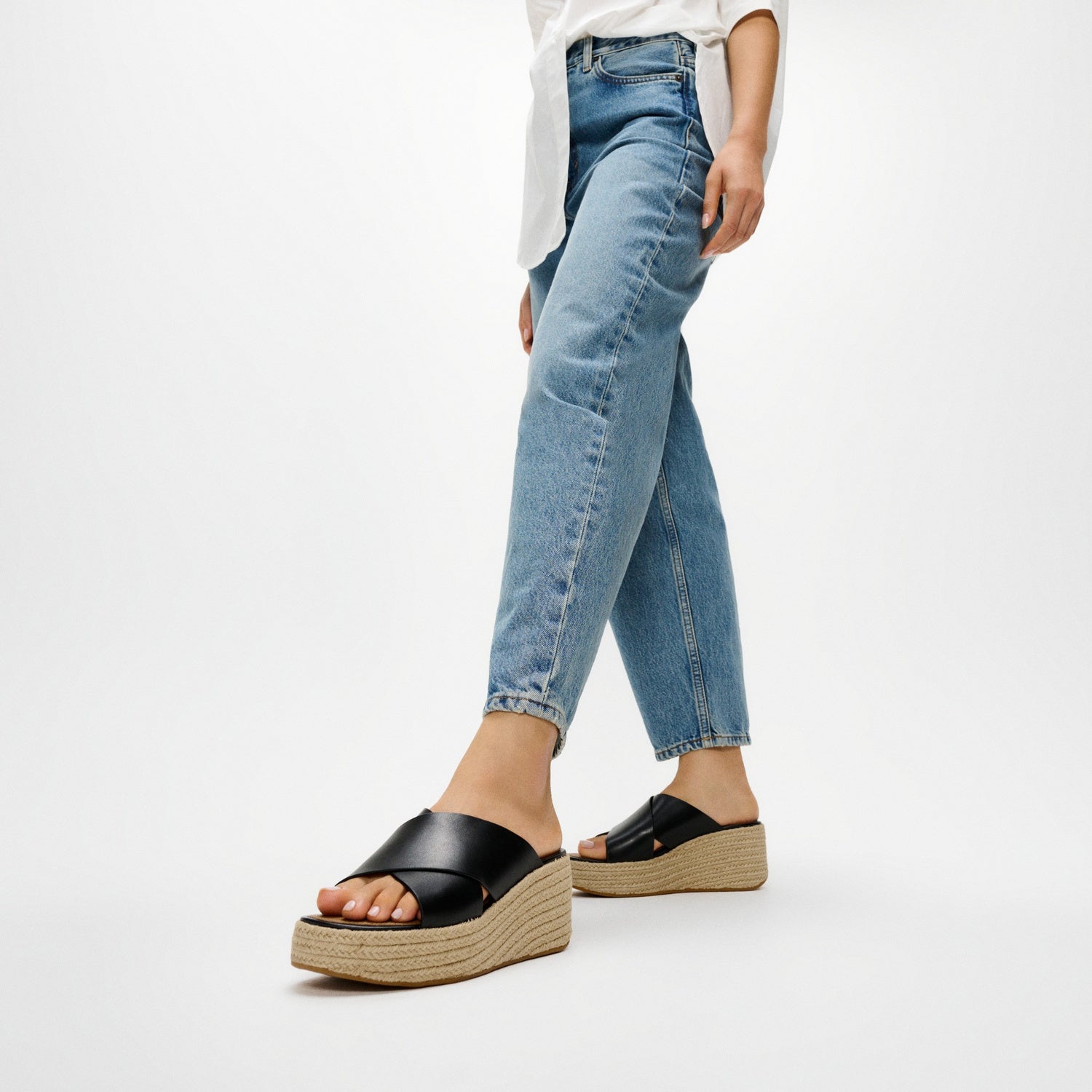 PLATFFORMS Sandalias Slide Cruzadas Cuña Espadrille de Cuero - Negro