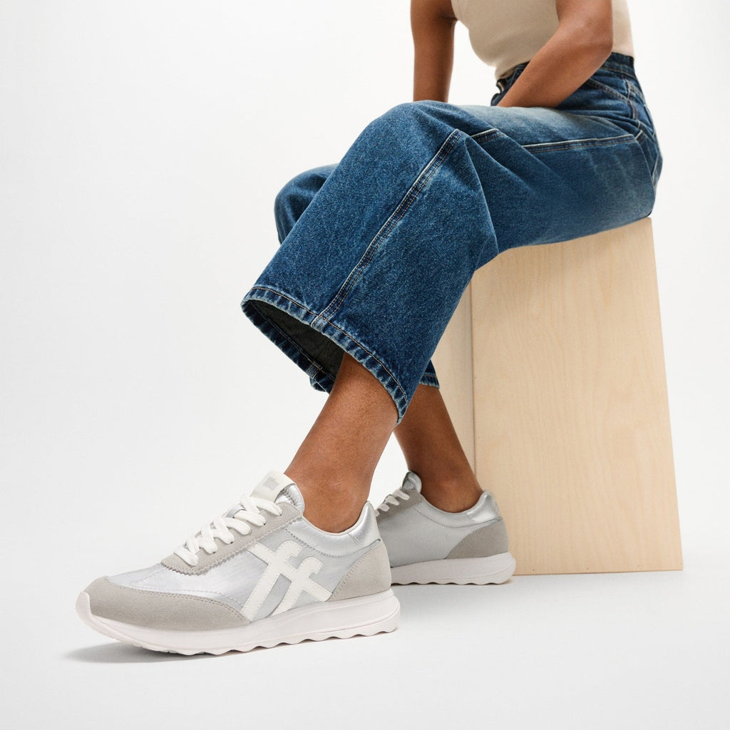RETRO-Q FF Zapatillas de Tela Metálica/Gamuza - Plateado/Blanco Urbano