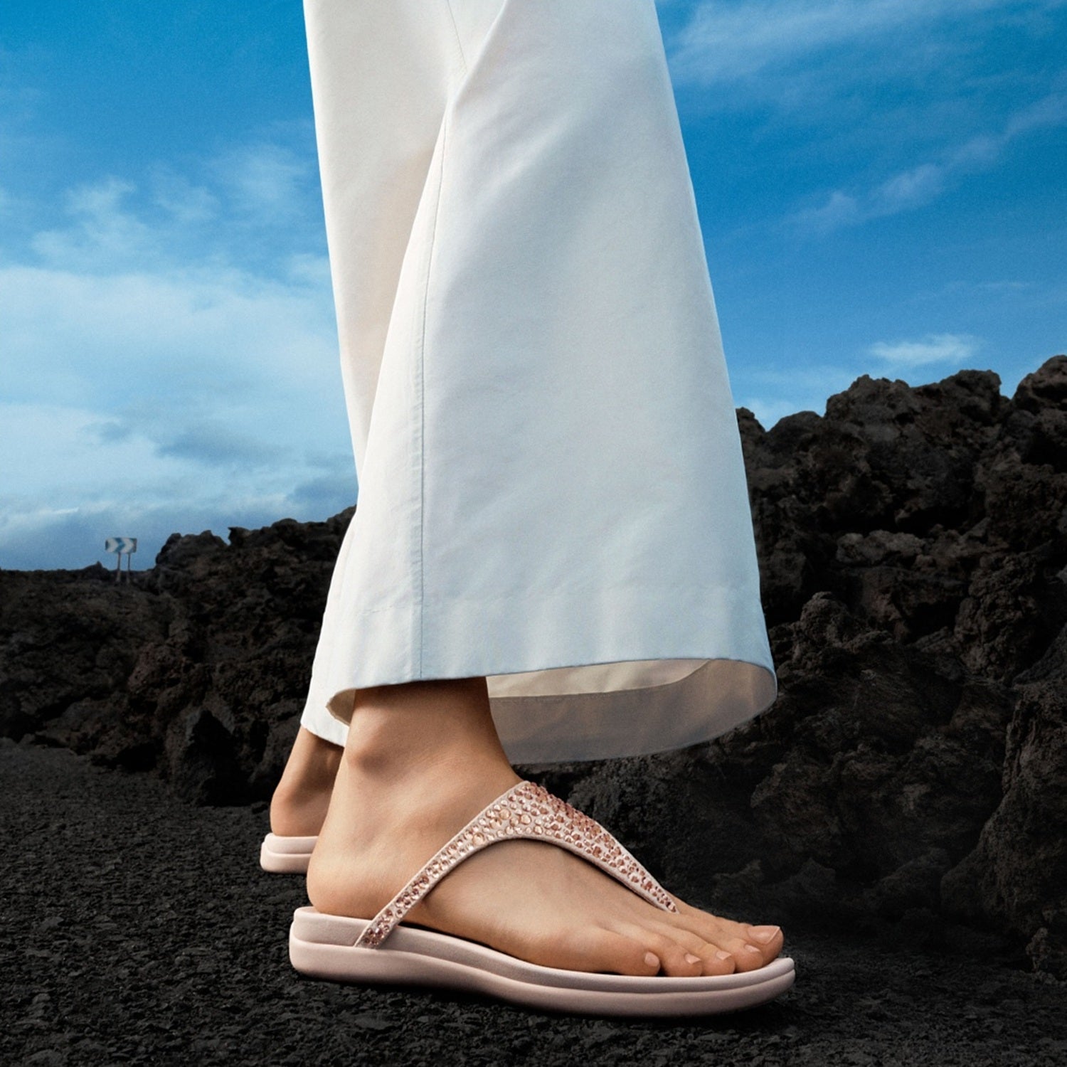 SOLAY Sandalias Dedo Cristal Mixto - Rosa Nude