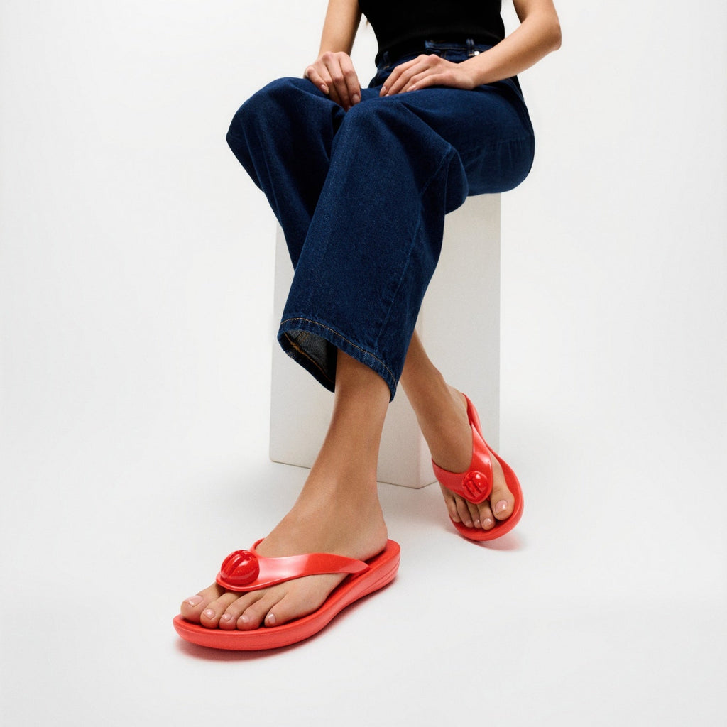 IQUSHION Sandalias Flip-Flop con Botón Brillante - Rojo Tomate
