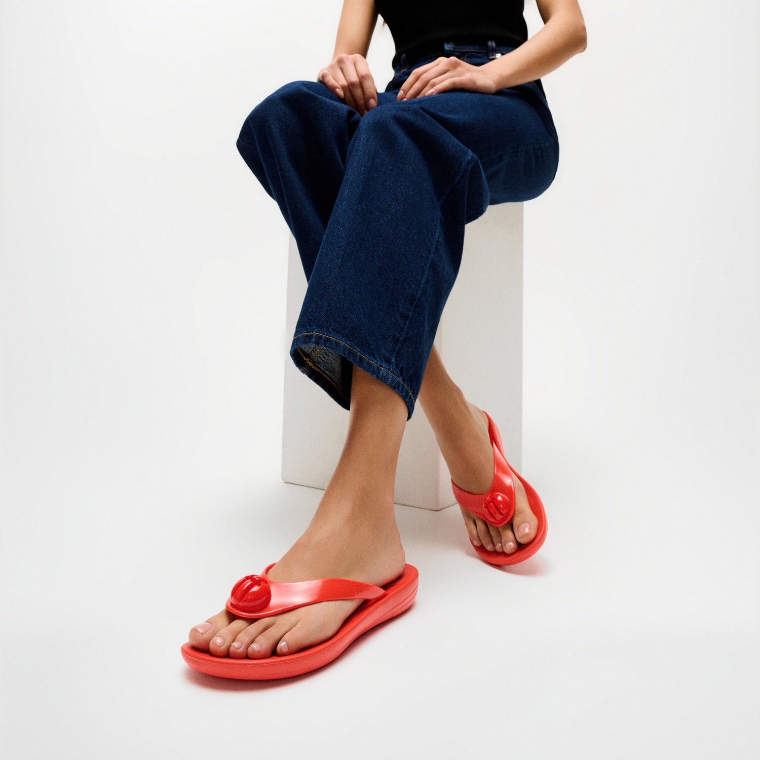 IQUSHION Sandalias Flip-Flop con Botón Brillante - Rojo Tomate