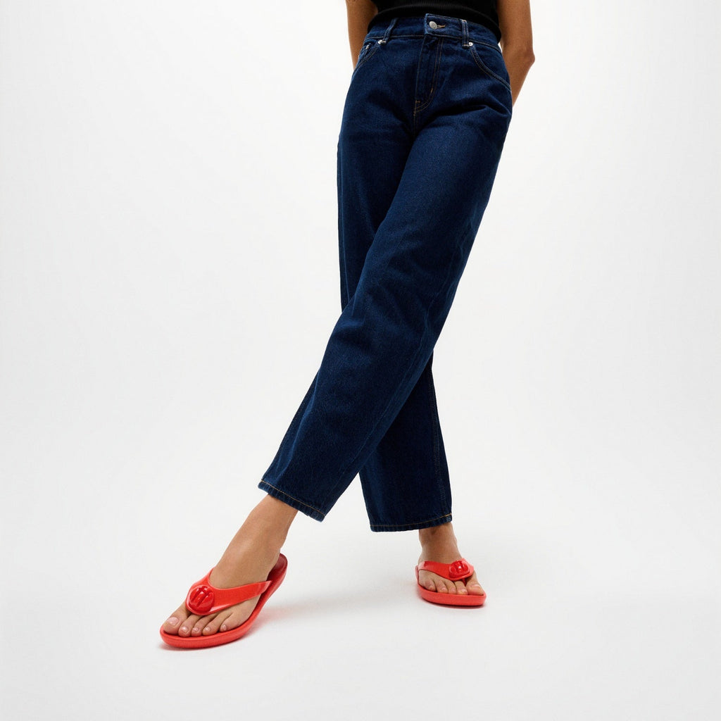 IQUSHION Sandalias Flip-Flop con Botón Brillante - Rojo Tomate