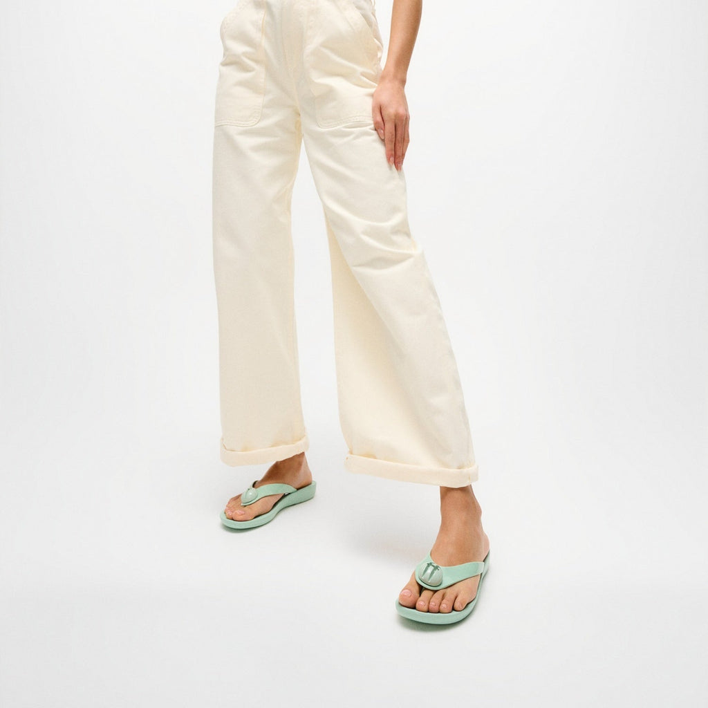 IQUSHION Sandalias Flip-Flop con Botón Brillante - Menta