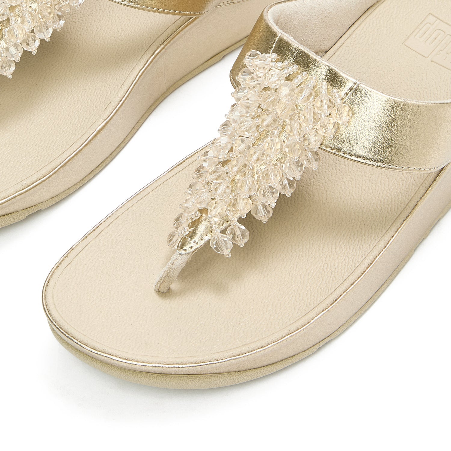 Sandalias Dedo Rumba Iridiscente con Cuentas - Platino