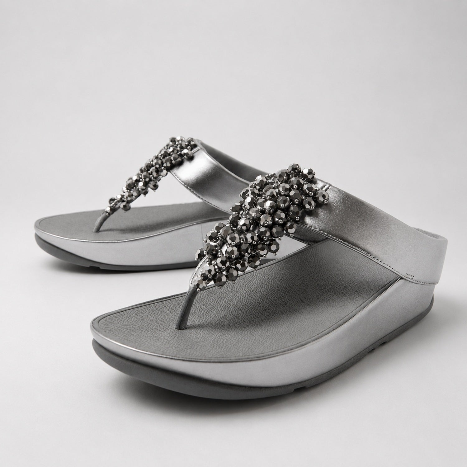 Sandalias Dedo Rumba Iridiscente con Cuentas - Plateado Silvereen